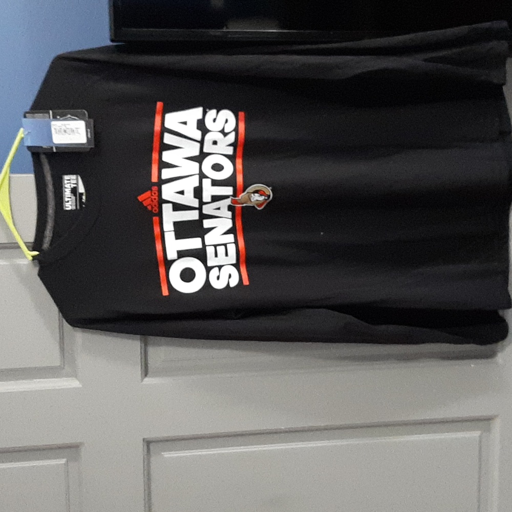Adidas large senators shirt